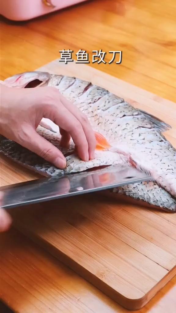 家常烤魚的做法-香辣味燒菜譜-易網<a href=http://www.xllyou.com/ target=_blank class=infotextkey>健康養生</a>網 家常烤魚的做法-香辣味燒菜譜