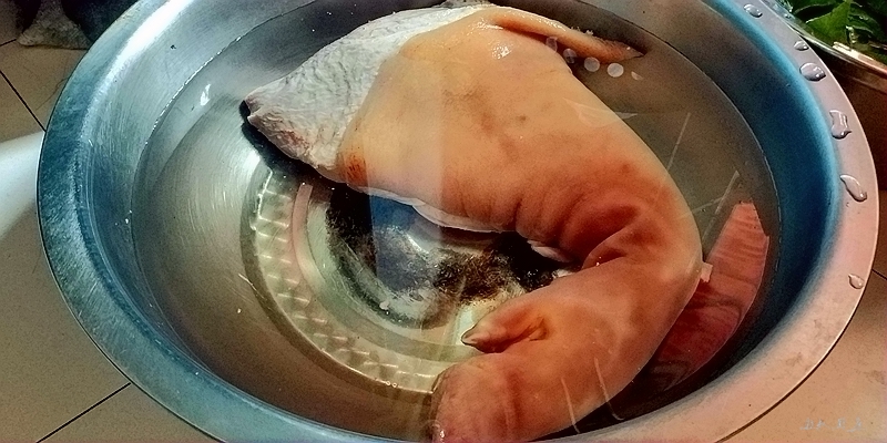 鹵香蹄膀的做法-醬香味鹵菜譜-易網<a href=http://www.xllyou.com/ target=_blank class=infotextkey>健康養生</a>網 鹵香蹄膀的做法-醬香味鹵菜譜