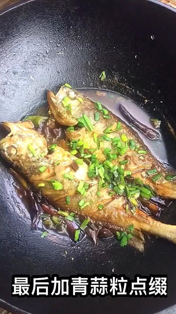 蒜段醬燜黃魚的做法-家常味燒菜譜-易網健康養生網 蒜段醬燜黃魚的做法-家常味燒菜譜