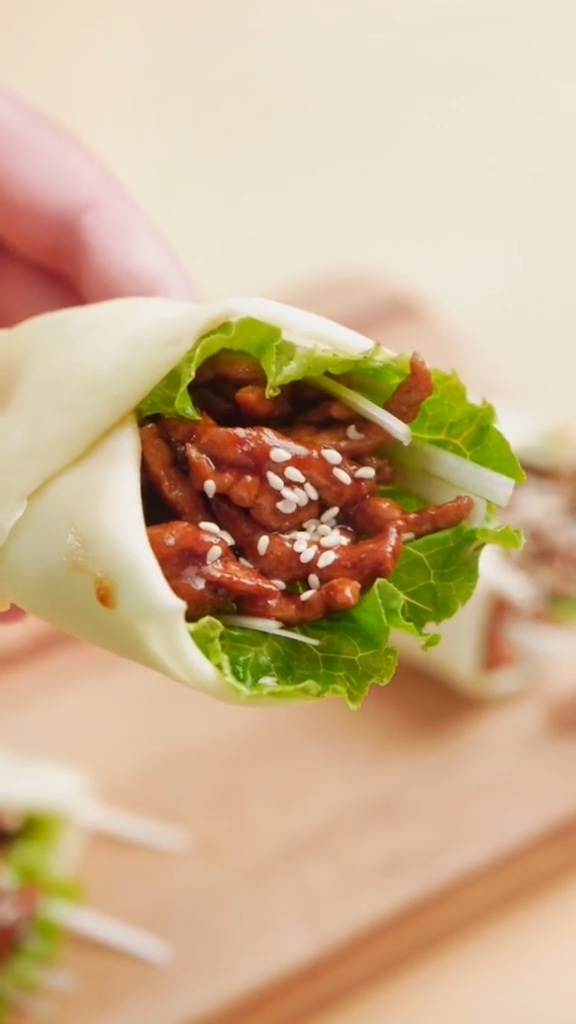 京醬肉絲卷的做法-醬香味炒菜譜