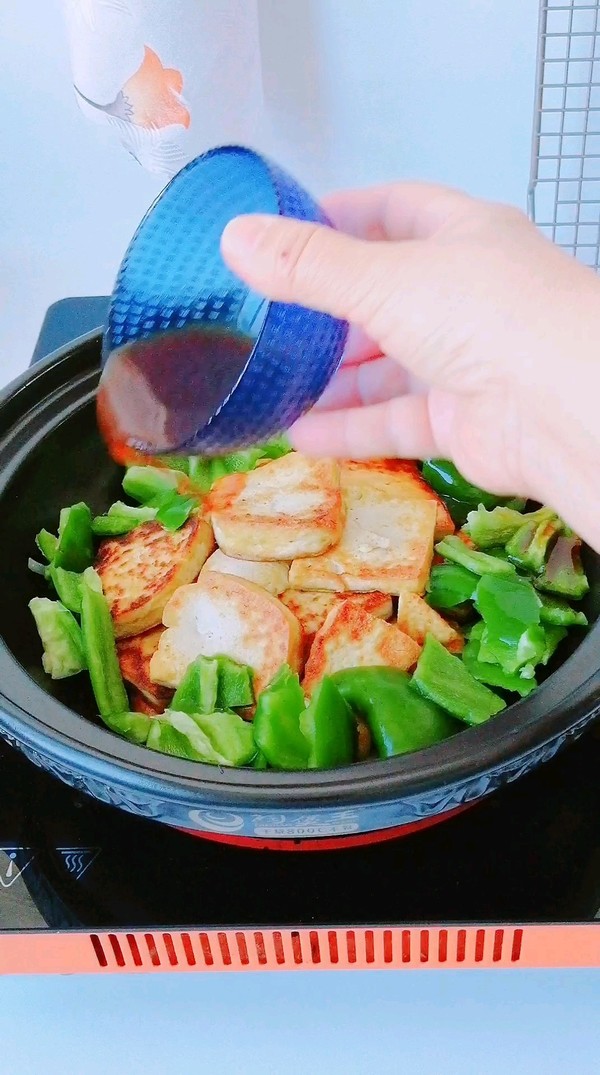 干鍋豆腐的做法-咸鮮味燜菜譜-易網健康養生網 干鍋豆腐的做法-咸鮮味燜菜譜