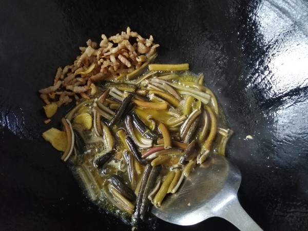 洋蔥炒鱔絲的做法-家常味炒菜譜-易網健康養生網 洋蔥炒鱔絲的做法-家常味炒菜譜