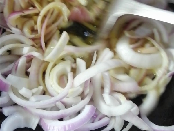 洋蔥炒鱔絲的做法-家常味炒菜譜-易網健康養生網 洋蔥炒鱔絲的做法-家常味炒菜譜