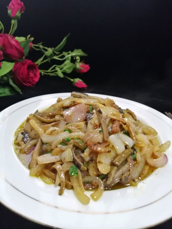 洋蔥炒鱔絲的做法-家常味炒菜譜-易網健康養生網 洋蔥炒鱔絲的做法-家常味炒菜譜