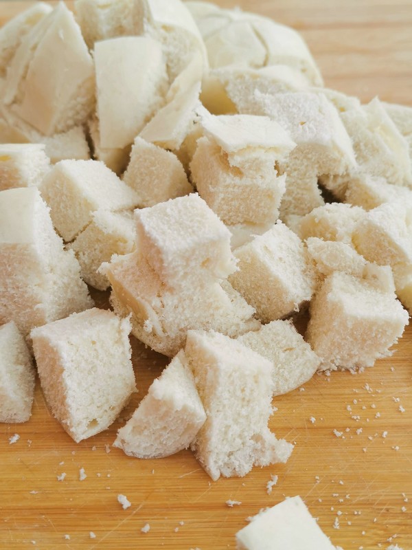 黃金饅頭丁的做法-家常味炒菜譜-易網<a href=http://www.xllyou.com/ target=_blank class=infotextkey>健康養生</a>網 黃金饅頭丁的做法-家常味炒菜譜