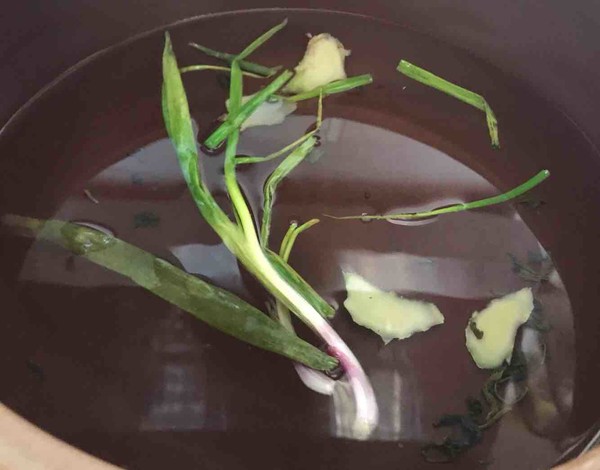 廣東家常白切雞的做法-家常味凍菜譜-易網健康養生網 廣東家常白切雞的做法-家常味凍菜譜