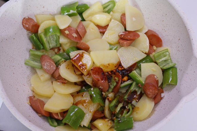 家常炒土豆片的做法-香辣味炒菜譜-易網健康養生網 家常炒土豆片的做法-香辣味炒菜譜