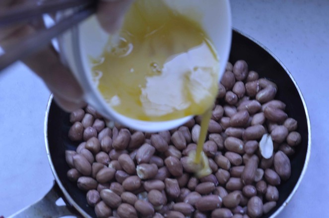 香酥花生米的做法-咸鮮味炸菜譜-易網(wǎng)健康養(yǎng)生網(wǎng) 香酥花生米的做法-咸鮮味炸菜譜