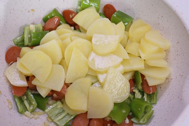 家常炒土豆片的做法-香辣味炒菜譜-易網健康養生網 家常炒土豆片的做法-香辣味炒菜譜