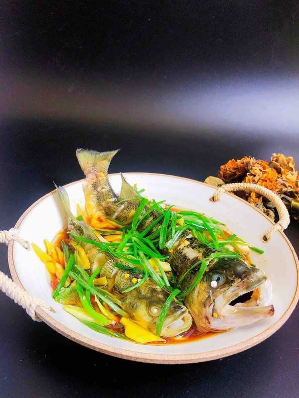 豉油蒸鱸魚的做法-醬香味蒸菜譜-易網(wǎng)健康養(yǎng)生網(wǎng) 豉油蒸鱸魚的做法-醬香味蒸菜譜