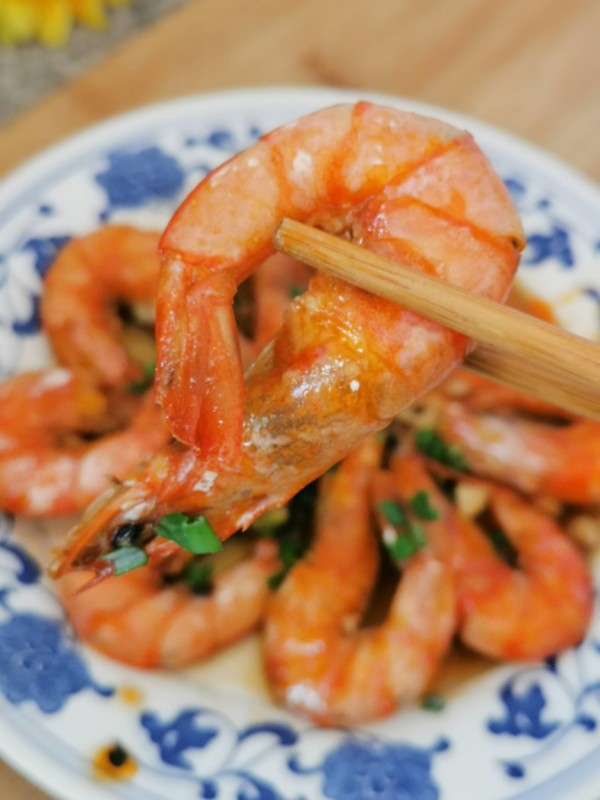 紅燒大蝦的做法-咸鮮味燒菜譜-易網(wǎng)健康養(yǎng)生網(wǎng) 紅燒大蝦的做法-咸鮮味燒菜譜