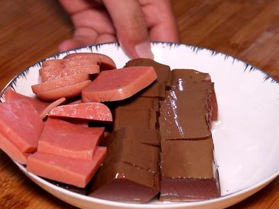 毛血旺的做法-家常味煮菜譜-易網<a href=http://www.xllyou.com/ target=_blank class=infotextkey>健康養生</a>網 毛血旺的做法-家常味煮菜譜