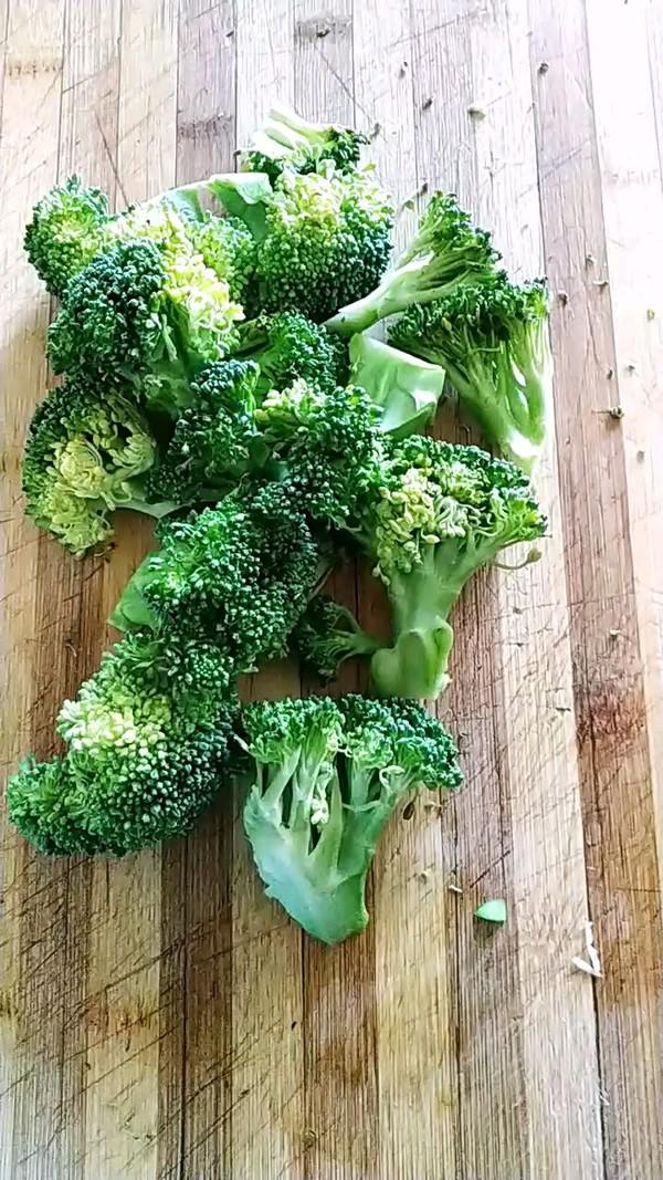 麻辣酸爽西藍花的做法-酸辣味煮菜譜