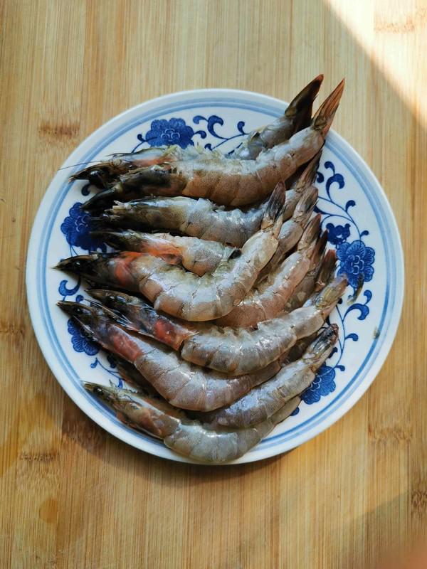 紅燒大蝦的做法-咸鮮味燒菜譜-易網(wǎng)健康養(yǎng)生網(wǎng) 紅燒大蝦的做法-咸鮮味燒菜譜