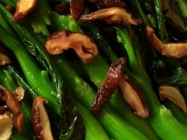 香菇炒芥蘭的做法-家常味炒菜譜-易網(wǎng)健康養(yǎng)生網(wǎng) 香菇炒芥蘭的做法-家常味炒菜譜