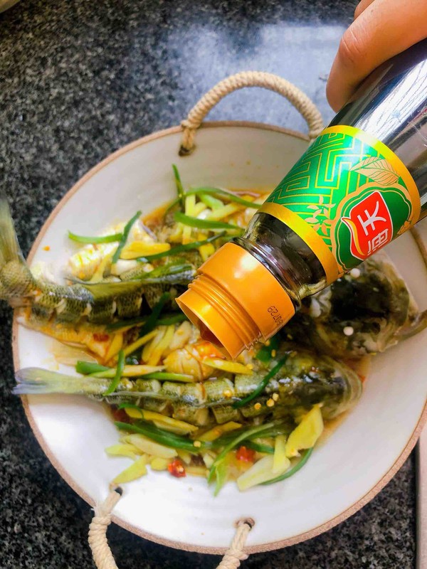 豉油蒸鱸魚的做法-醬香味蒸菜譜-易網(wǎng)健康養(yǎng)生網(wǎng) 豉油蒸鱸魚的做法-醬香味蒸菜譜