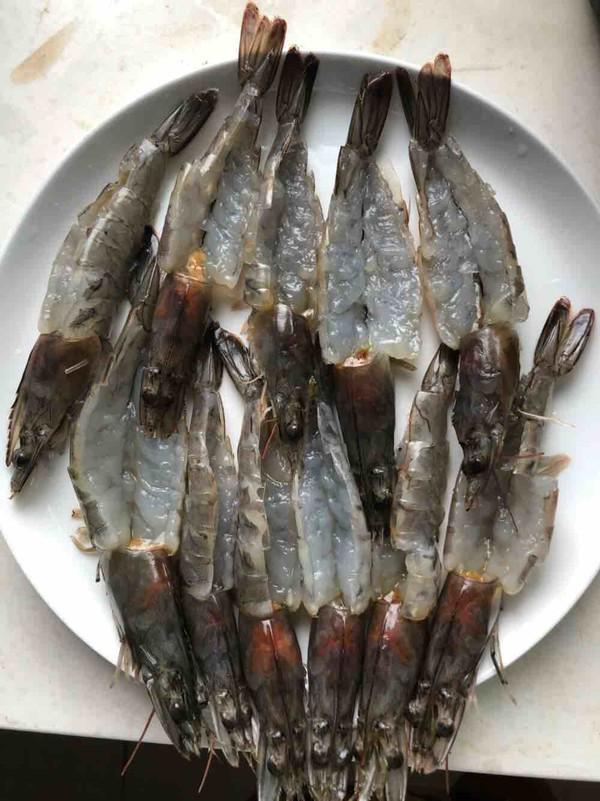 蒜蓉粉絲開背蝦的做法-咸鮮味蒸菜譜-易網<a href=http://www.xllyou.com/ target=_blank class=infotextkey>健康養生</a>網 蒜蓉粉絲開背蝦的做法-咸鮮味蒸菜譜