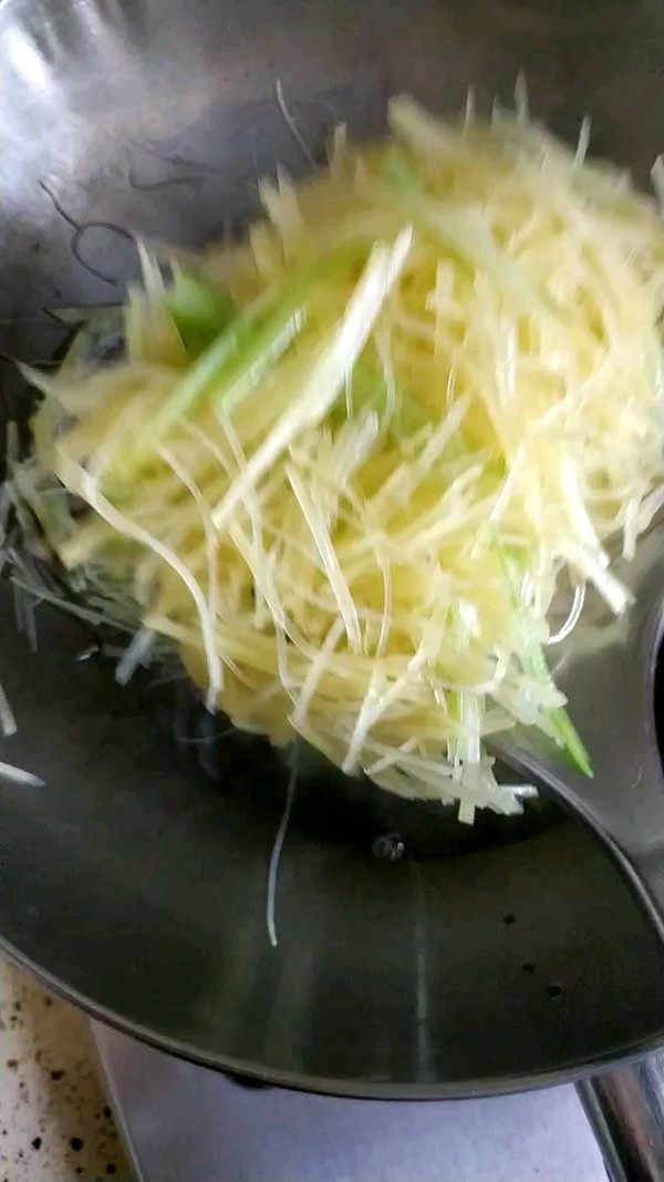 酸辣爽口土豆絲的做法-酸辣味拌菜譜-易網健康養生網 酸辣爽口土豆絲的做法-酸辣味拌菜譜