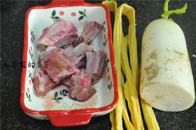 蘿卜腐竹燒排骨的做法-家常味燒菜譜-易網<a href=http://www.xllyou.com/ target=_blank class=infotextkey>健康養生</a>網 蘿卜腐竹燒排骨的做法-家常味燒菜譜