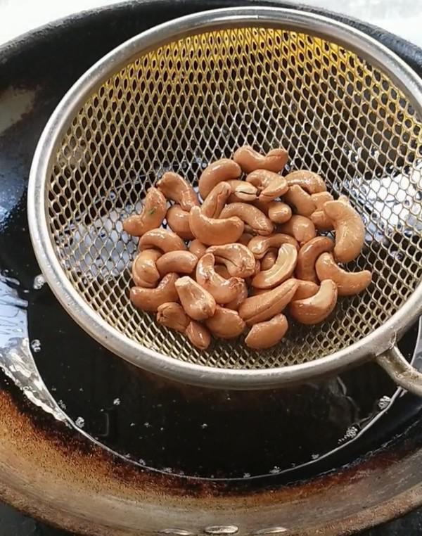 西芹腰果的做法-咸鮮味炒菜譜-易網健康養生網 西芹腰果的做法-咸鮮味炒菜譜