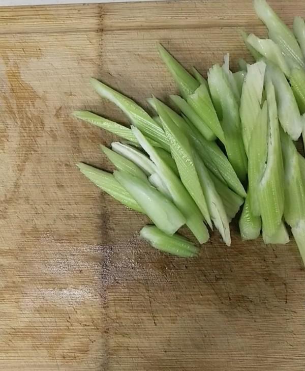 西芹腰果的做法-咸鮮味炒菜譜-易網健康養生網 西芹腰果的做法-咸鮮味炒菜譜