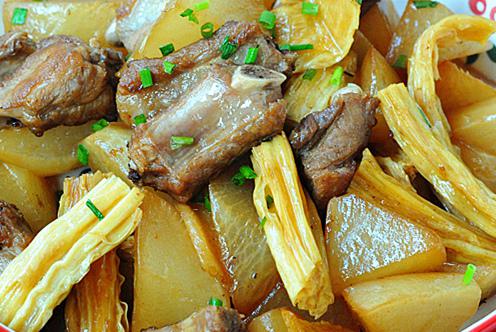 蘿卜腐竹燒排骨的做法-家常味燒菜譜-易網健康養生網 蘿卜腐竹燒排骨的做法-家常味燒菜譜