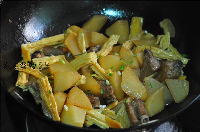 蘿卜腐竹燒排骨的做法-家常味燒菜譜-易網健康養生網 蘿卜腐竹燒排骨的做法-家常味燒菜譜