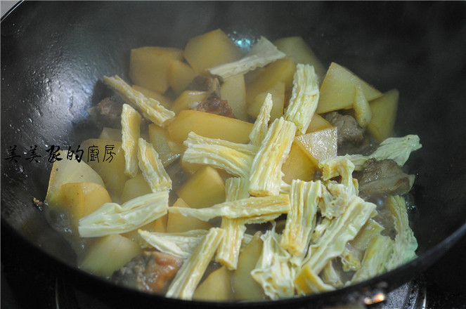 蘿卜腐竹燒排骨的做法-家常味燒菜譜-易網健康養生網 蘿卜腐竹燒排骨的做法-家常味燒菜譜