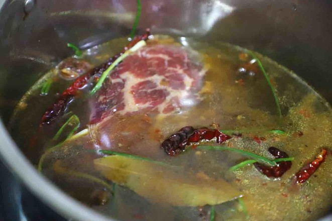 家庭秘?方:香辣鹵牛肉,口口生香,越嚼越香的做法-五香味燉菜譜-易網健康養生網 家庭秘?方:香辣鹵牛肉,口口生香,越嚼越香的做法-五香味燉菜譜