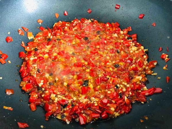 拿的出手的宴客菜,剁椒魚頭,超下飯零失敗的做法-咸鮮味蒸菜譜-易網健康養生網 拿的出手的宴客菜,剁椒魚頭,超下飯零失敗的做法-咸鮮味蒸菜譜