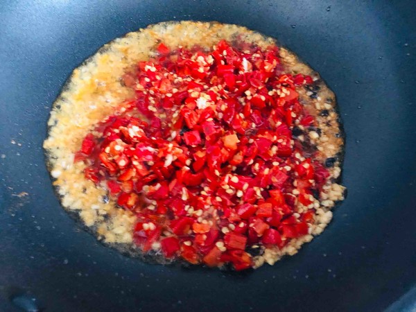 拿的出手的宴客菜,剁椒魚頭,超下飯零失敗的做法-咸鮮味蒸菜譜-易網健康養生網 拿的出手的宴客菜,剁椒魚頭,超下飯零失敗的做法-咸鮮味蒸菜譜