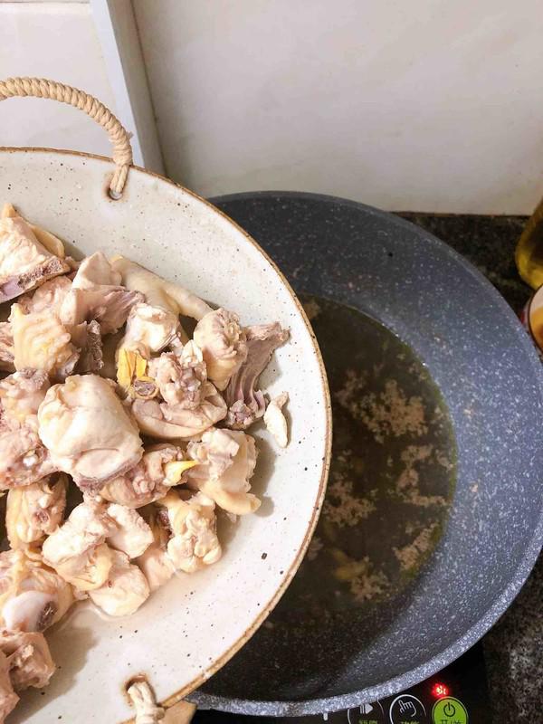 板栗燒雞的做法-醬香味燒菜譜-易網健康養(yǎng)生網 板栗燒雞的做法-醬香味燒菜譜