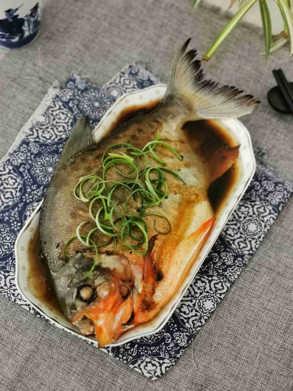 清蒸紅石斑魚的做法-咸鮮味蒸菜譜-易網健康養生網 清蒸紅石斑魚的做法-咸鮮味蒸菜譜