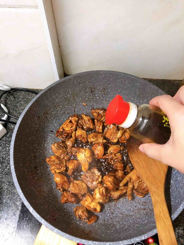 板栗燒雞的做法-醬香味燒菜譜-易網健康養(yǎng)生網 板栗燒雞的做法-醬香味燒菜譜