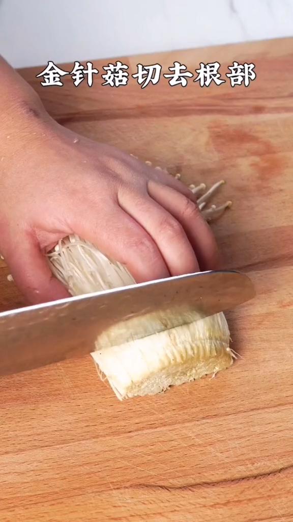 香酥金針菇的做法-咸鮮味炸菜譜-易網<a href=http://www.xllyou.com/ target=_blank class=infotextkey>健康養生</a>網 香酥金針菇的做法-咸鮮味炸菜譜