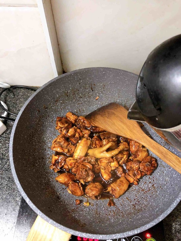 板栗燒雞的做法-醬香味燒菜譜-易網健康養(yǎng)生網 板栗燒雞的做法-醬香味燒菜譜