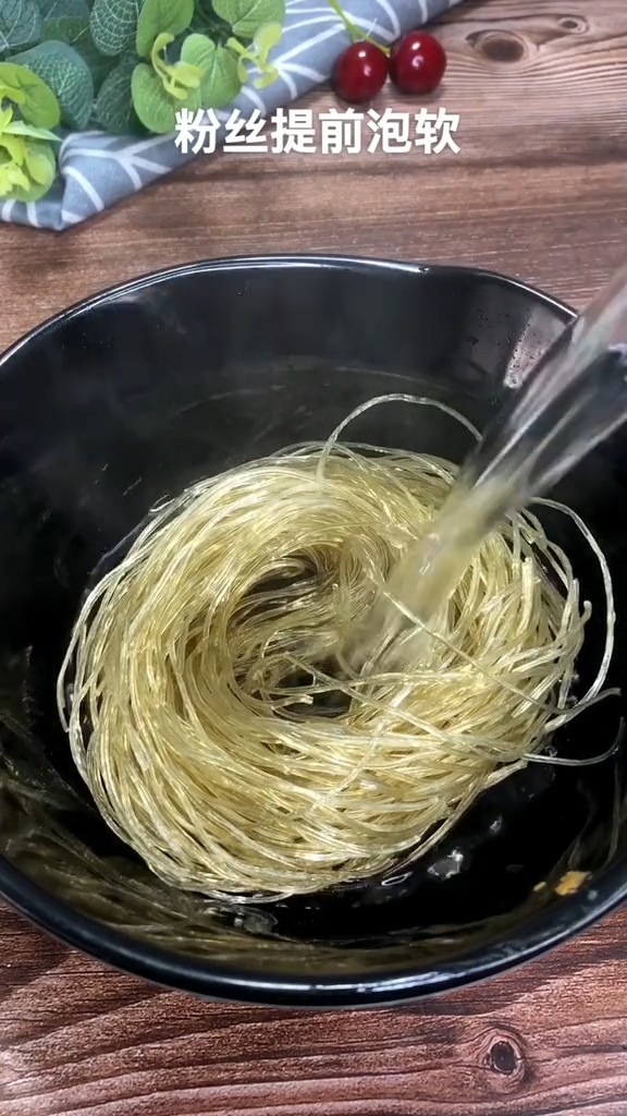 大白菜燉粉條的做法-咸鮮味燉菜譜-易網<a href=http://www.xllyou.com/ target=_blank class=infotextkey>健康養生</a>網 大白菜燉粉條的做法-咸鮮味燉菜譜