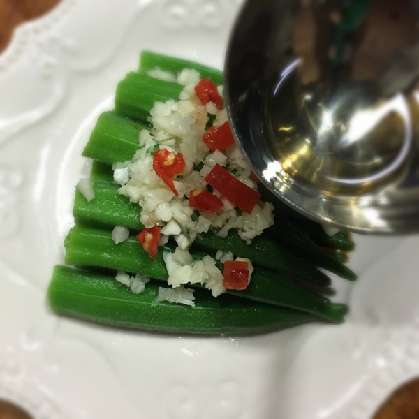 白灼秋葵的做法-家常味拌菜譜-易網健康養生網 白灼秋葵的做法-家常味拌菜譜
