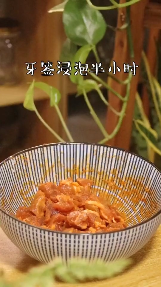 牙簽肉的做法-咸鮮味炸菜譜-易網健康養生網 牙簽肉的做法-咸鮮味炸菜譜