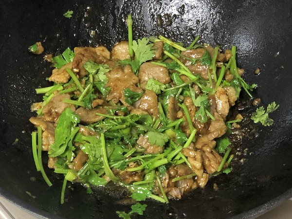 香菜嫩牛肉的做法-咸鮮味燒菜譜