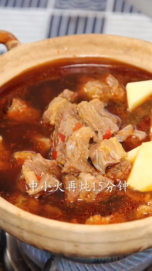 土豆燉牛腩的做法-家常味燉菜譜-易網健康養生網 土豆燉牛腩的做法-家常味燉菜譜