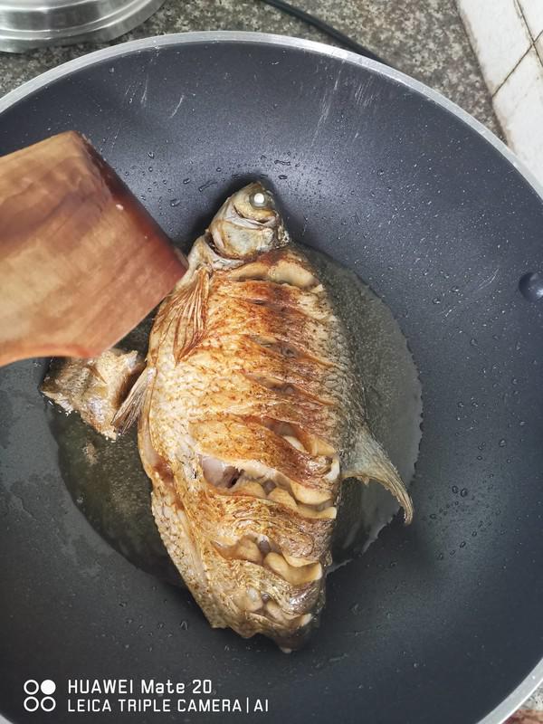 紅燒魚的做法-香辣味煎菜譜-易網(wǎng)健康養(yǎng)生網(wǎng) 紅燒魚的做法-香辣味煎菜譜