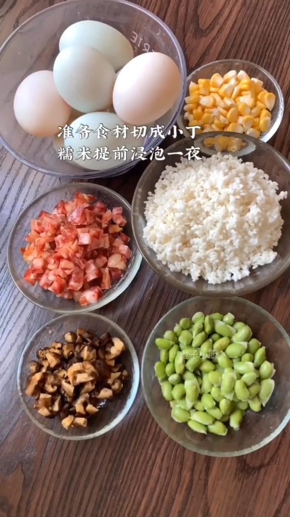 糯米蛋的做法-咸鮮味蒸菜譜-易網(wǎng)<a href=http://www.xllyou.com/ target=_blank class=infotextkey>健康養(yǎng)生</a>網(wǎng) 糯米蛋的做法-咸鮮味蒸菜譜