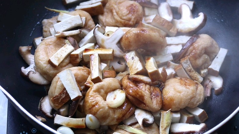 油面筋炒熏干的做法-家常味炒菜譜-易網健康養生網 油面筋炒熏干的做法-家常味炒菜譜