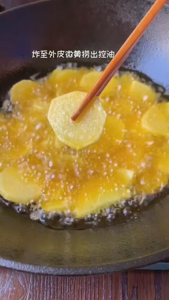 干鍋土豆片的做法-咸鮮味炒菜譜-易網(wǎng)健康養(yǎng)生網(wǎng) 干鍋土豆片的做法-咸鮮味炒菜譜