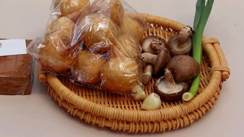 油面筋炒熏干的做法-家常味炒菜譜-易網<a href=http://www.xllyou.com/ target=_blank class=infotextkey>健康養生</a>網 油面筋炒熏干的做法-家常味炒菜譜