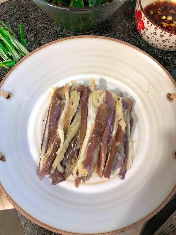 手撕茄子的做法-醬香味拌菜譜