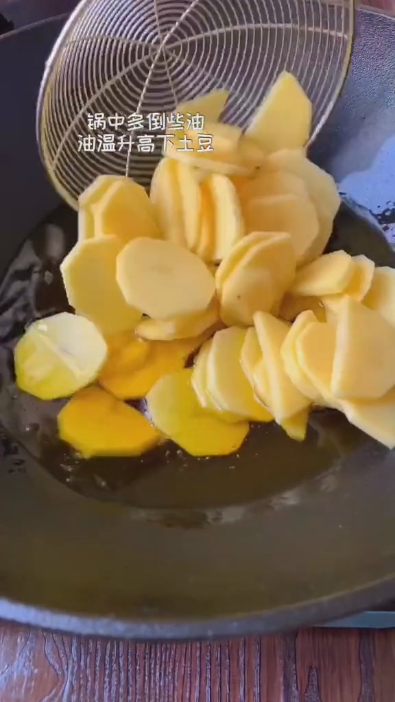 干鍋土豆片的做法-咸鮮味炒菜譜-易網(wǎng)健康養(yǎng)生網(wǎng) 干鍋土豆片的做法-咸鮮味炒菜譜