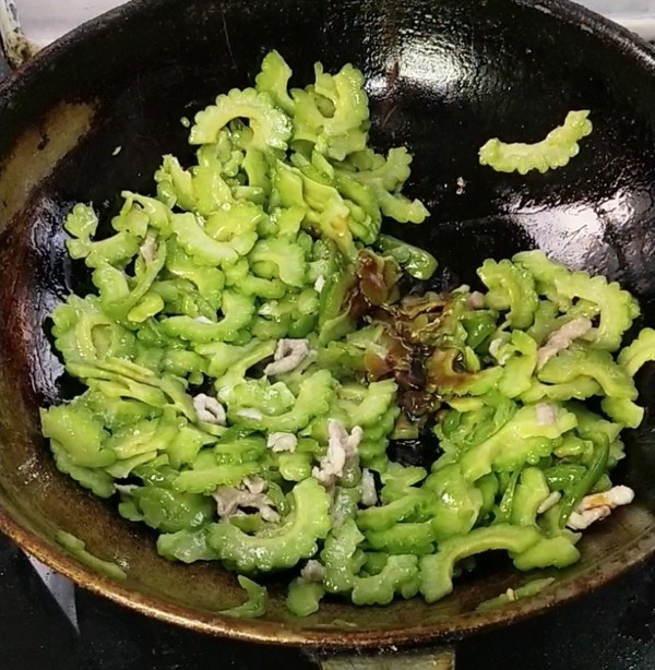 苦瓜炒肉的做法-咸鮮味炒菜譜-易網(wǎng)健康養(yǎng)生網(wǎng) 苦瓜炒肉的做法-咸鮮味炒菜譜