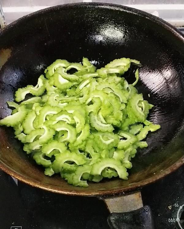 苦瓜炒肉的做法-咸鮮味炒菜譜-易網(wǎng)健康養(yǎng)生網(wǎng) 苦瓜炒肉的做法-咸鮮味炒菜譜